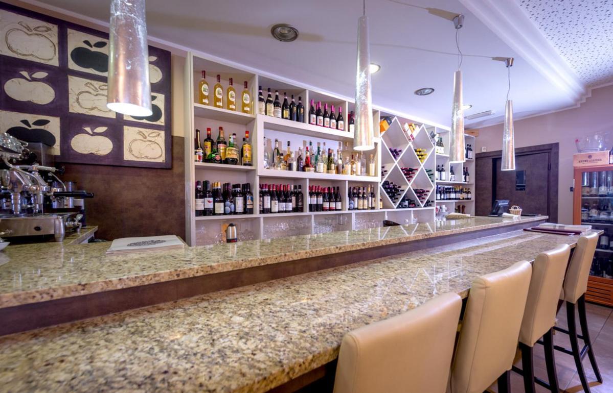Hotel Des Alpes Rosta Εξωτερικό φωτογραφία